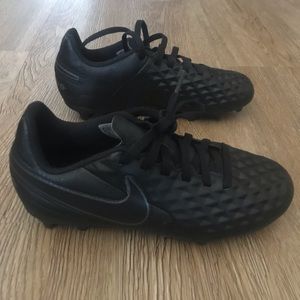 Nike Youth Tiempo Soccer Cleats